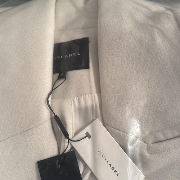 JLUXLABEL
Ivory SAVANNAH BELTED COAT - Picture 12 of 13